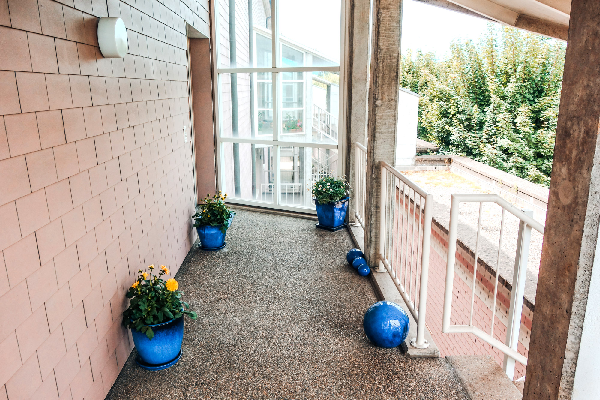 esco immo GmbH | Verkaufsobjekt | Charmante 4.5 Zimmer Dach-Maisonette-Wohnung | Eingang esco immo GmbH | Verkaufsobjekt | Charmante 4.5 Zimmer Dach-Maisonette-Wohnung | Eingang