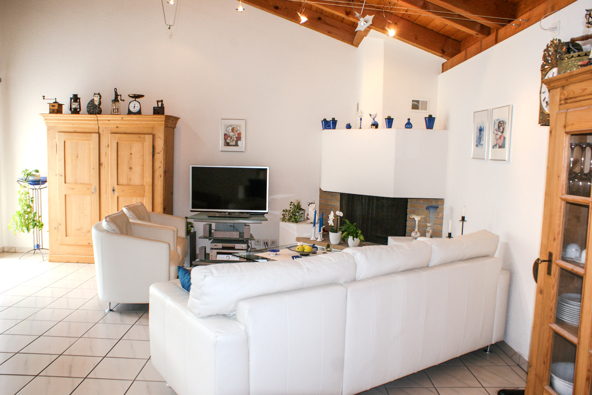 esco immo GmbH | Verkaufsobjekt | Charmante 4.5 Zimmer Dach-Maisonette-Wohnung | Wohnzimmer esco immo GmbH | Verkaufsobjekt | Charmante 4.5 Zimmer Dach-Maisonette-Wohnung | Wohnzimmer